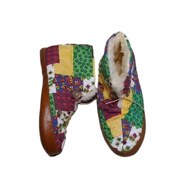 Vintage Dearfoams Quilt Pattern Faux Fur Lined Bootie Slippers M 6.5-7.5 - Picture 1 of 10